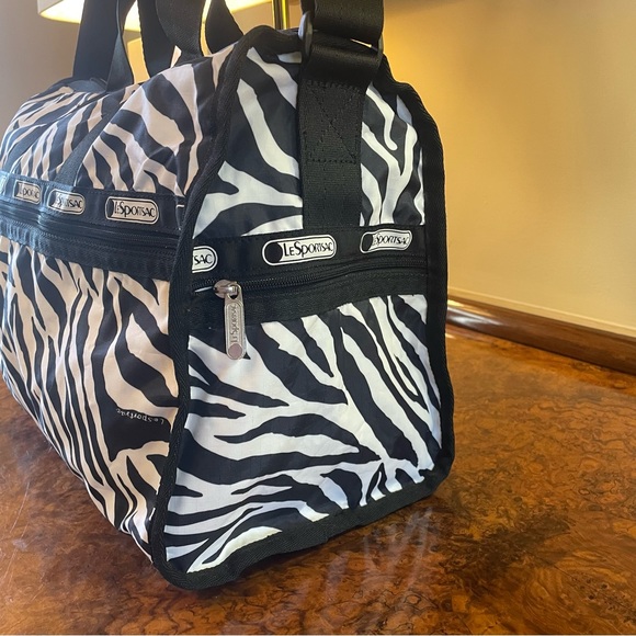 LeSportSac Zebra Print Weekender Bag NWOT - Picture 5 of 9
